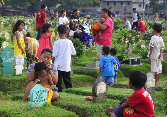 Ketika TPU Prumpung dijadikan wahana bermain layang-layang