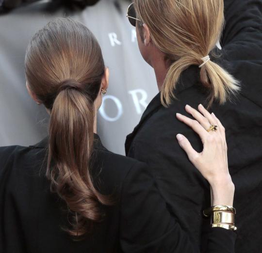 Angelina Jolie usai operasi payudara, dari London ke Paris