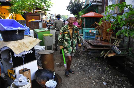 Penggusuran bangunan liar di Taman Pulogebang