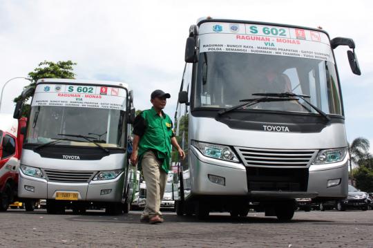 Kopaja AC S-602 Ragunan-Monas siap antar warga Jakarta