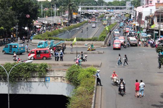 Lapak PKL digusur, arus lalu lintas di Pasar Minggu lancar