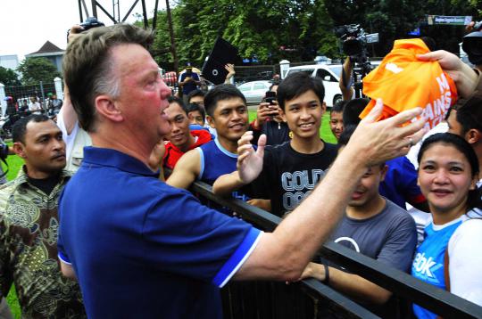 Aksi Louis Van Gaal, Ruud Gullit & Patrick Kluivert di Senayan