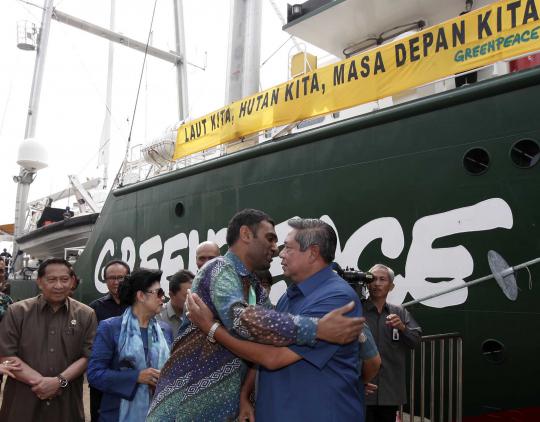 Presiden SBY tinjau kapal Rainbow Warrior Greenpeace