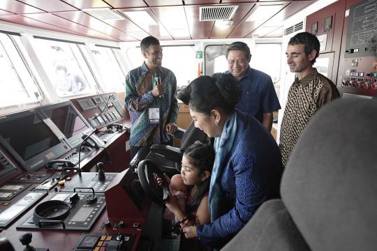 Presiden SBY tinjau kapal Rainbow Warrior Greenpeace