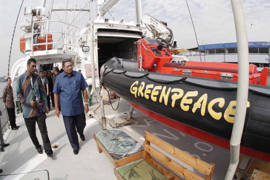 Presiden SBY tinjau kapal Rainbow Warrior Greenpeace