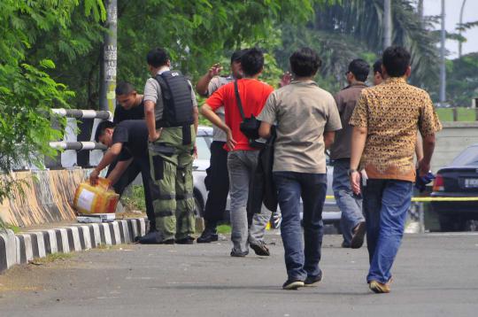 Temuan paket bom berisikan sampah gegerkan warga Depok