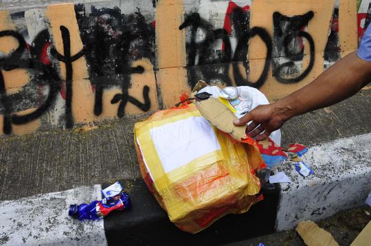 Temuan paket bom berisikan sampah gegerkan warga Depok