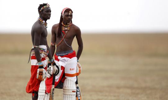 Ketika suku pedalaman Kenya ikut bermain cricket