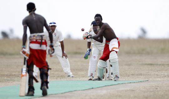 Ketika suku pedalaman Kenya ikut bermain cricket