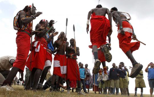 Ketika suku pedalaman Kenya ikut bermain cricket
