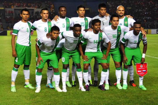 Timnas Indonesia-Belanda berfoto bersama
