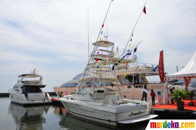 Foto 15 Kapal mewah kelas dunia berlabuh di Pelabuhan Foto 15 Kapal mewah kelas dunia berlabuh di Pelabuhan
