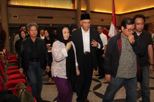 Wajah duka Megawati dan Puan Maharani