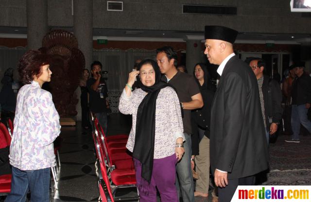 Foto : Wajah duka Megawati dan Puan Maharani| merdeka.com