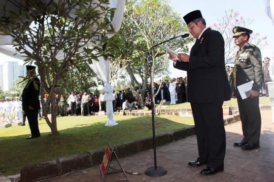 Jenazah Taufiq Kiemas dimakamkan secara militer di TMP Kalibata