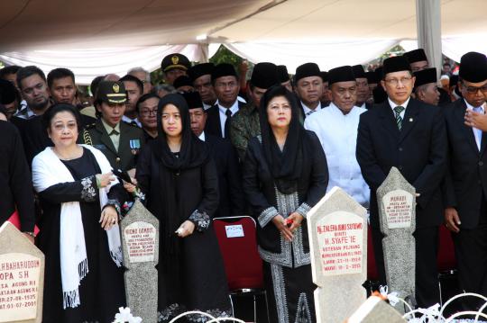 Jenazah Taufiq Kiemas dimakamkan secara militer di TMP Kalibata