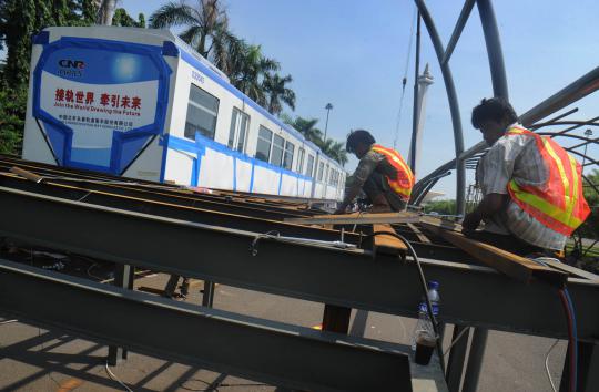 Kereta contoh monorail dipamerkan di Monas