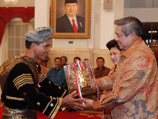 Jokowi terima penghargaan Upakarti dari SBY