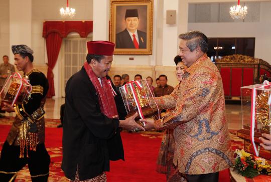 Jokowi terima penghargaan Upakarti dari SBY