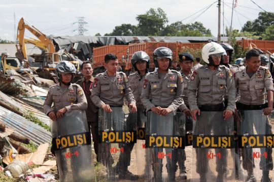 Alat berat hantam 80 bangunan di Kembangan, Jakarta Barat