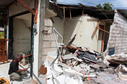 Alat berat hantam 80 bangunan di Kembangan, Jakarta Barat