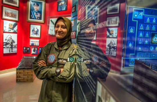 Ayesha Farooq, pilot tempur cantik pertama Pakistan