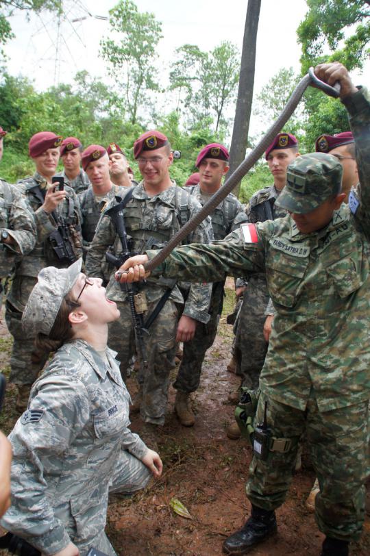 Prajurit Kostrad latihan bersama pasukan elite Amerika