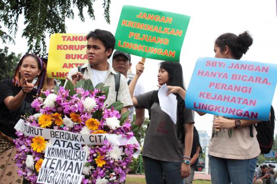 Sejumlah aktivis kirim karangan bunga duka cita ke Istana Negara