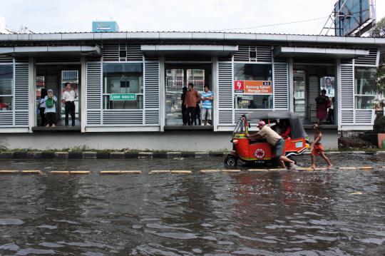 Banjir rob terjang kawasan Gunung Sahari