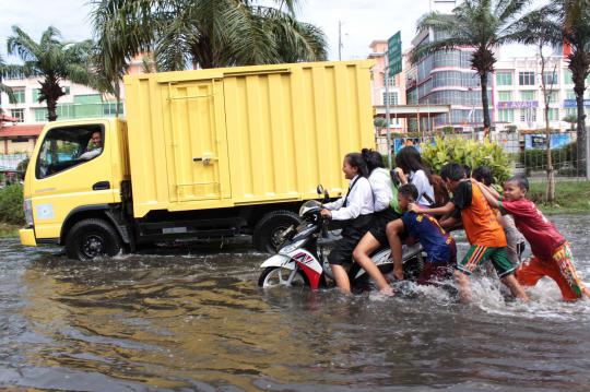 Banjir rob terjang kawasan Gunung Sahari