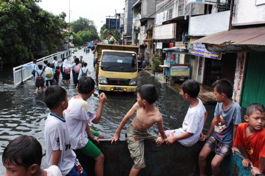 Banjir rob terjang kawasan Gunung Sahari