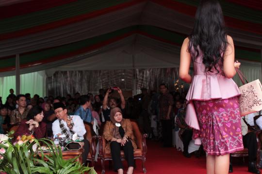 Model dan penari cantik meriahkan PRJ 'tandingan' di Monas