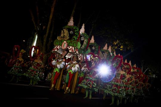 Di balik kisah keceriaan para wanita penari parade Portugal