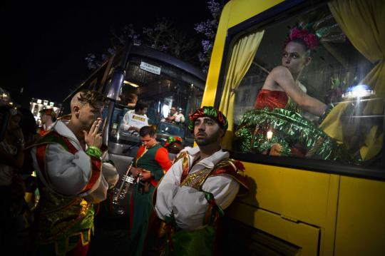 Di balik kisah keceriaan para wanita penari parade Portugal