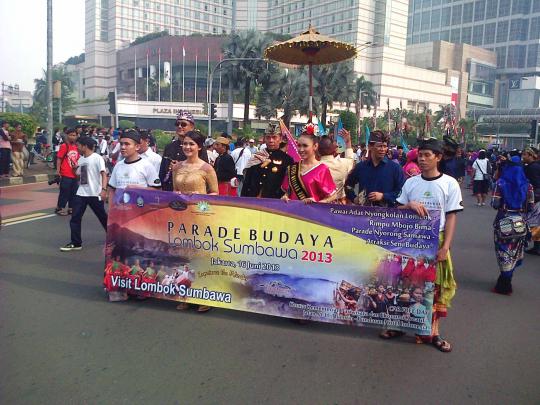 Kemeriahan parade budaya Lombok-Sumbawa di Bundaran HI