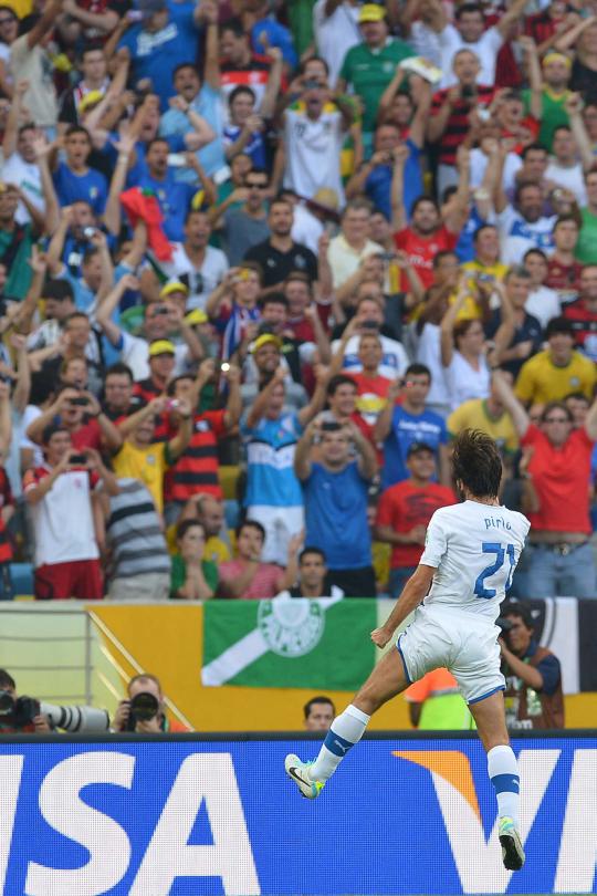 Magis Andrea Pirlo pada laga ke-100 untuk Italia di Maracana