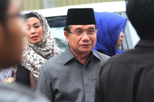 Jam besuk habis, Mambang Mit tidak diizinkan jenguk Rusli Zainal