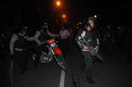 Mahasiswa memblokir jalan akibat kenaikan BBM