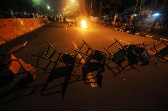 Mahasiswa memblokir jalan akibat kenaikan BBM