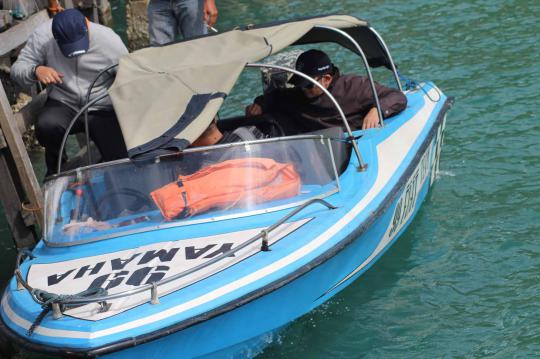 Pegawai pajak Batulicin, seberangi laut sambangi Wajib Pajak