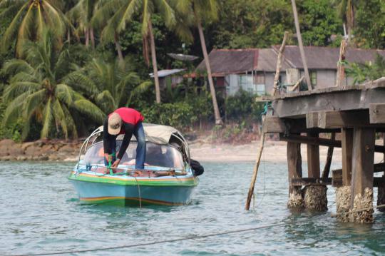 Pegawai pajak Batulicin, seberangi laut sambangi Wajib Pajak