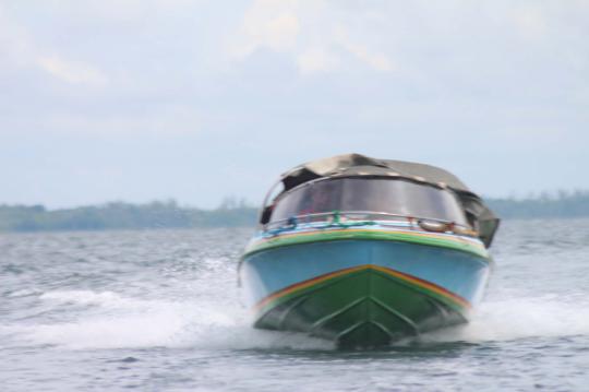 Pegawai pajak Batulicin, seberangi laut sambangi Wajib Pajak