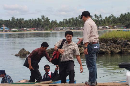 Pegawai pajak Batulicin, seberangi laut sambangi Wajib Pajak