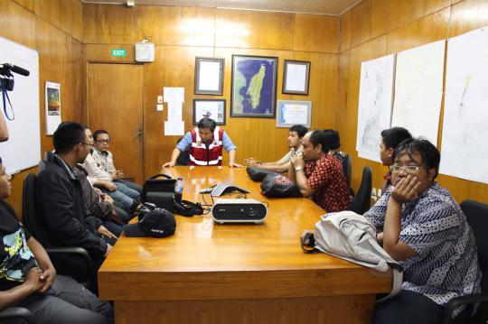 Pegawai pajak Batulicin, seberangi laut sambangi Wajib Pajak