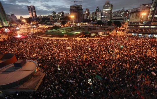 Rugikan rakyat, puluhan ribu warga Brasil tolak Piala Dunia 2014