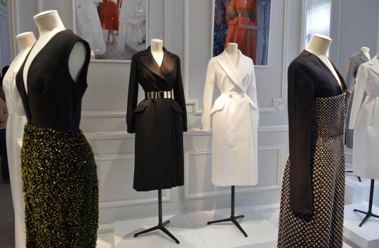 Menengok proses pembuatan barang mewah Dior dan Louis Vuitton