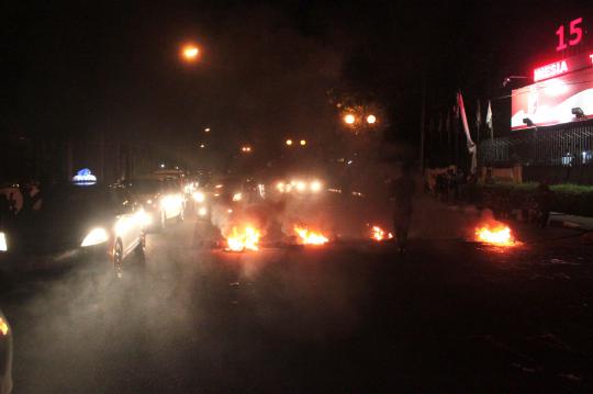 Demo BBM, mahasiswa UBK blokir Jalan Diponegoro