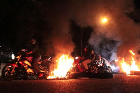 Demo BBM, mahasiswa UBK blokir Jalan Diponegoro