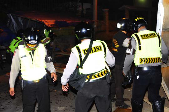 Demo BBM, mahasiswa UBK saling lempar batu dengan aparat