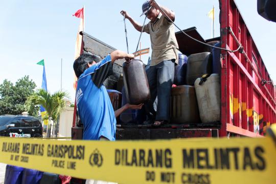 Polisi temukan timbunan 6,6 ton solar di Pelabuhan Kalibaru